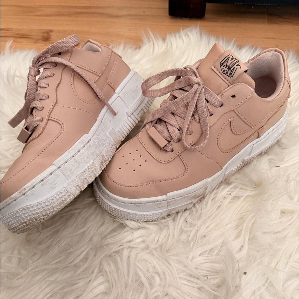 Nike Women's Air Force 1 low pixel